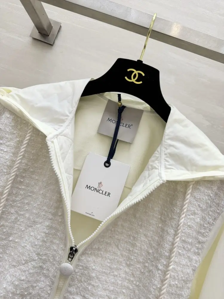 Moncler Jacket women's — Photo 5