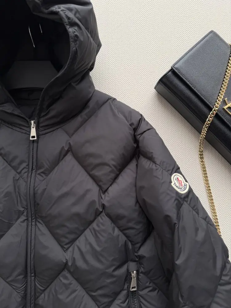 Moncler Куртка женская — Фото 5