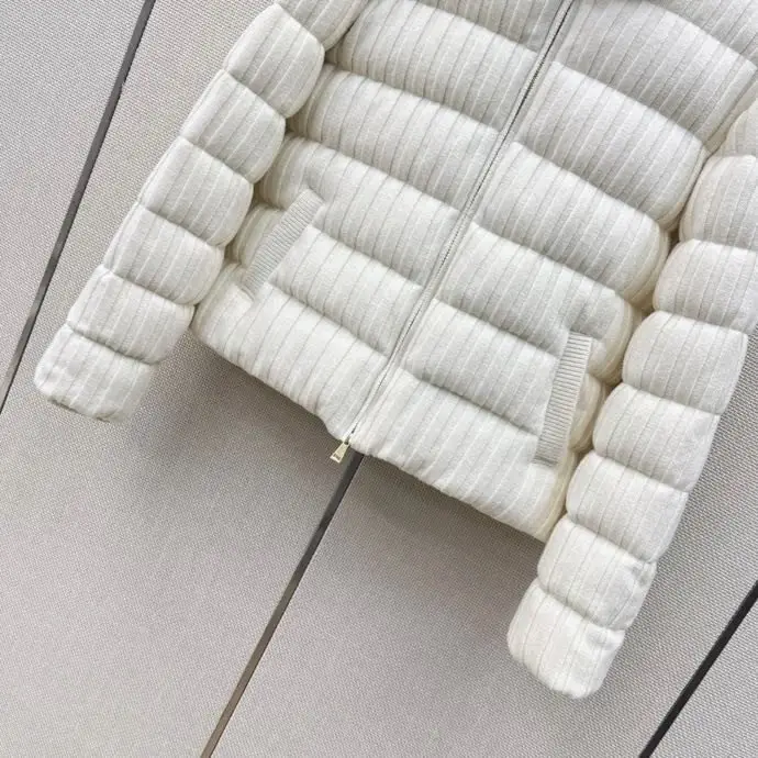 Moncler Куртка женская — Фото 5