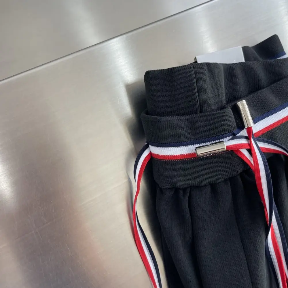 Moncler Pants sport men's — Photo 3