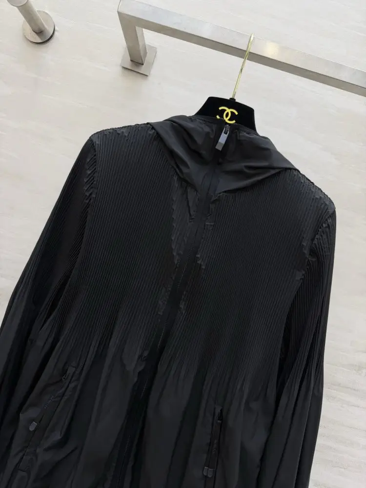 Moncler Плиссированная куртка с капюшоном — Фото 2