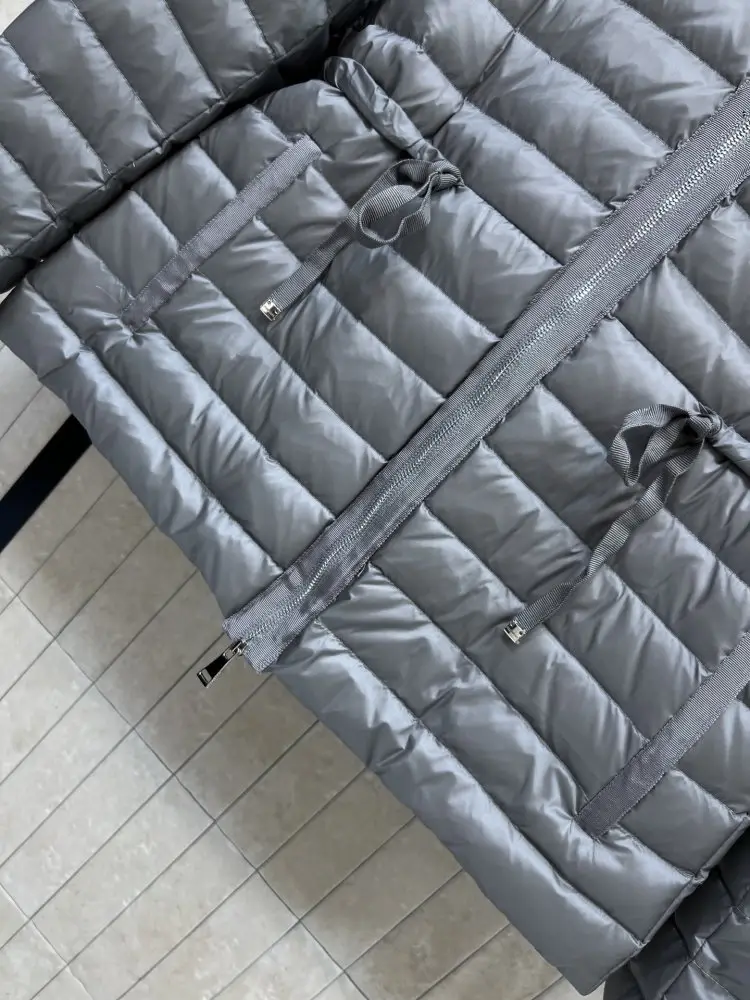 Moncler Приталенная пухова куртка з капюшоном — Фото 3