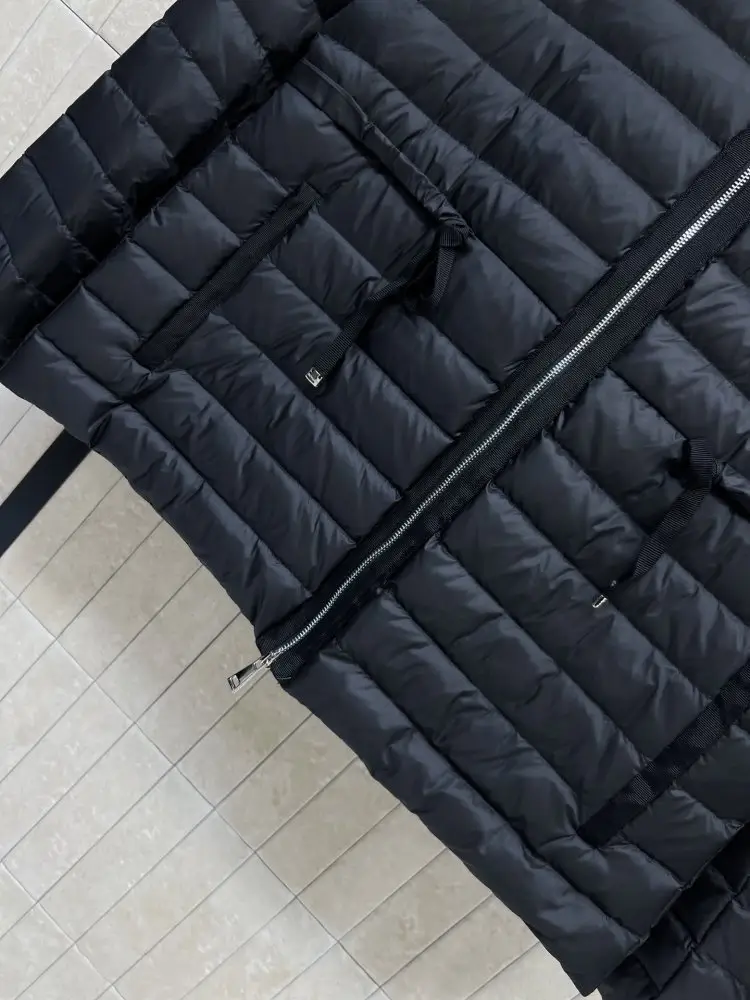 Moncler Приталенная пухова куртка з капюшоном — Фото 3