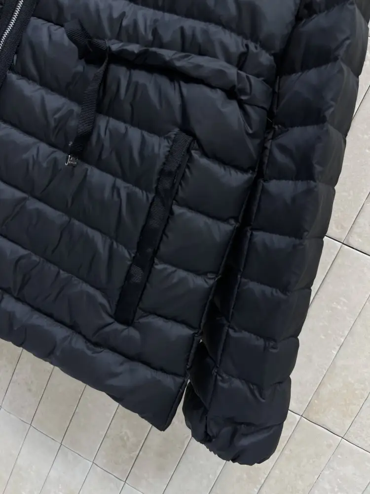 Moncler Приталенная пухова куртка з капюшоном — Фото 4