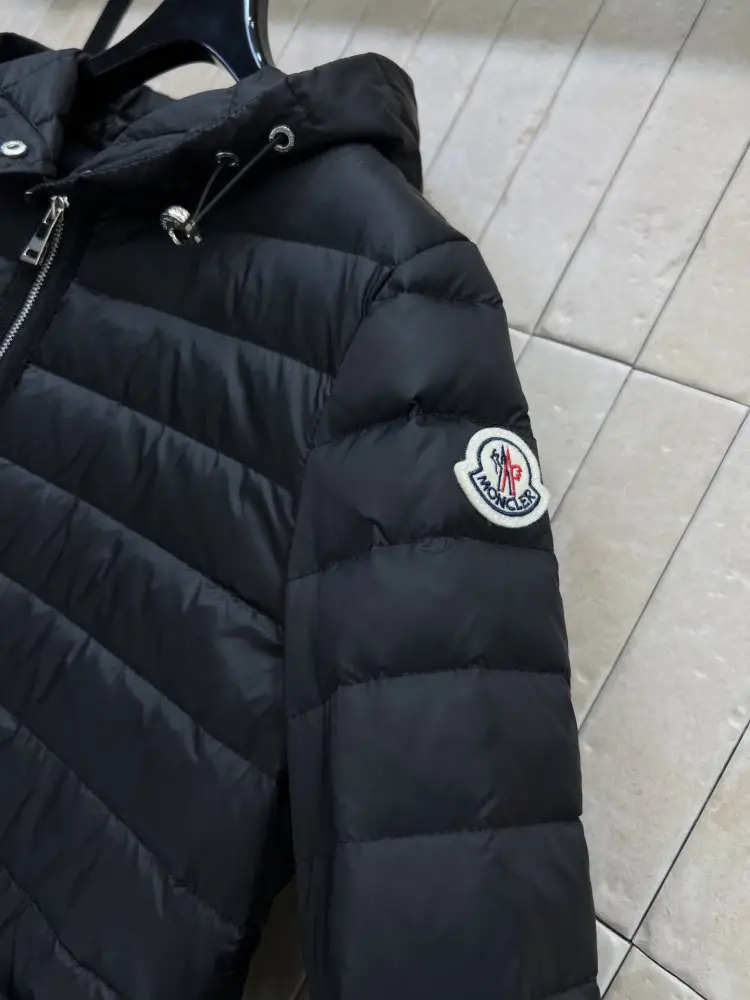 Moncler Приталенная пухова куртка з капюшоном — Фото 5