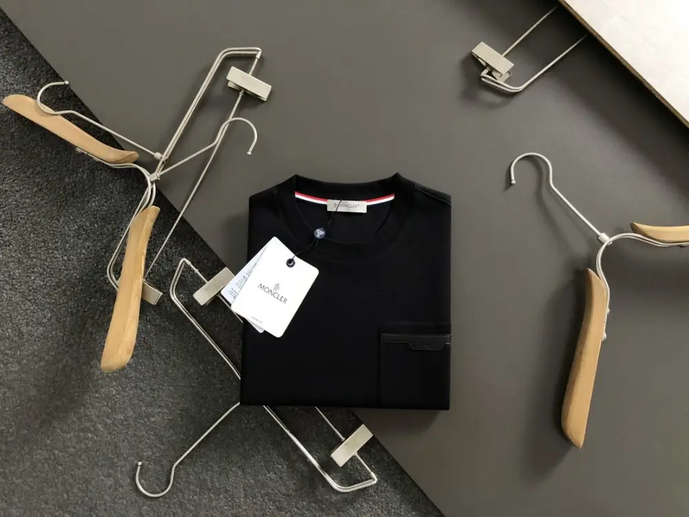 Moncler T-shirt men's — Photo 2