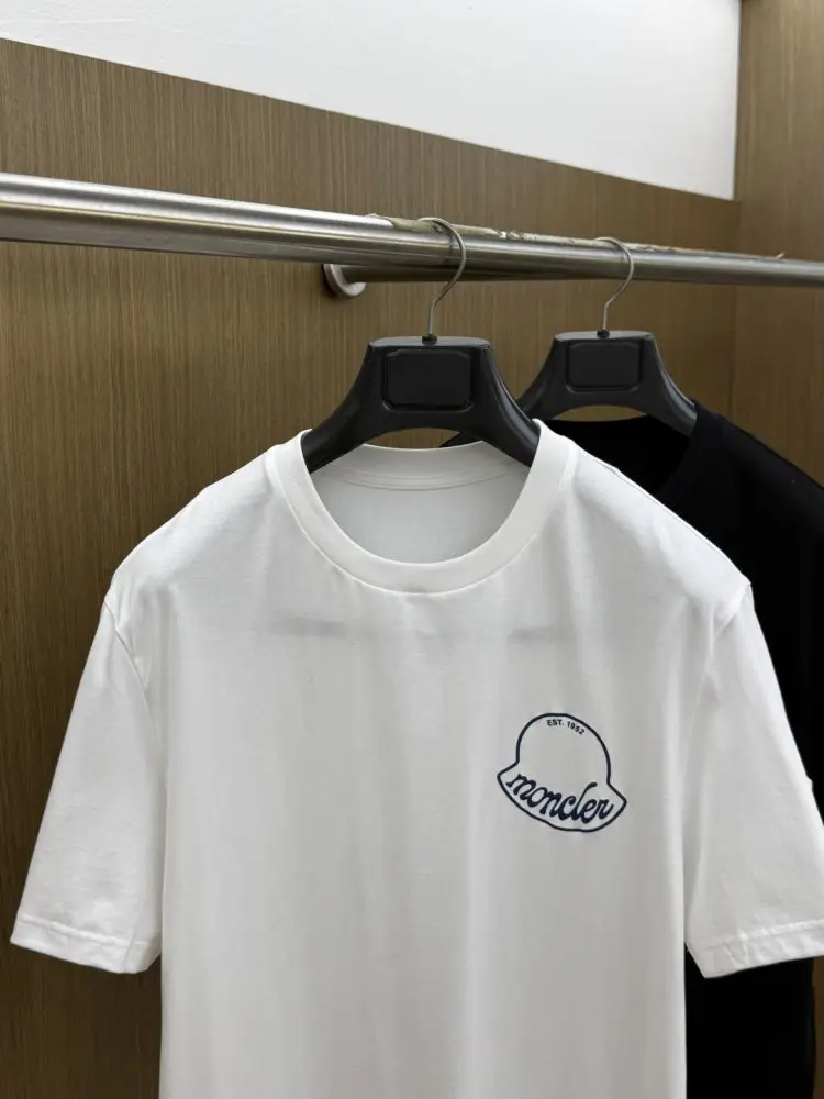 Moncler T-shirt men's — Photo 2