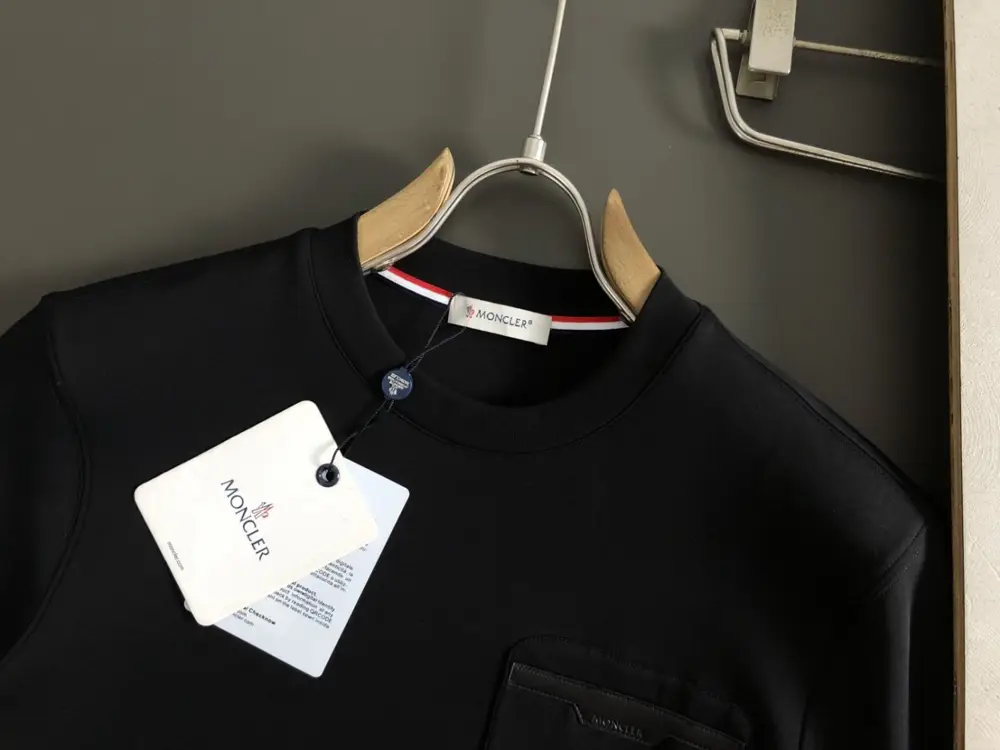 Moncler T-shirt men's — Photo 4