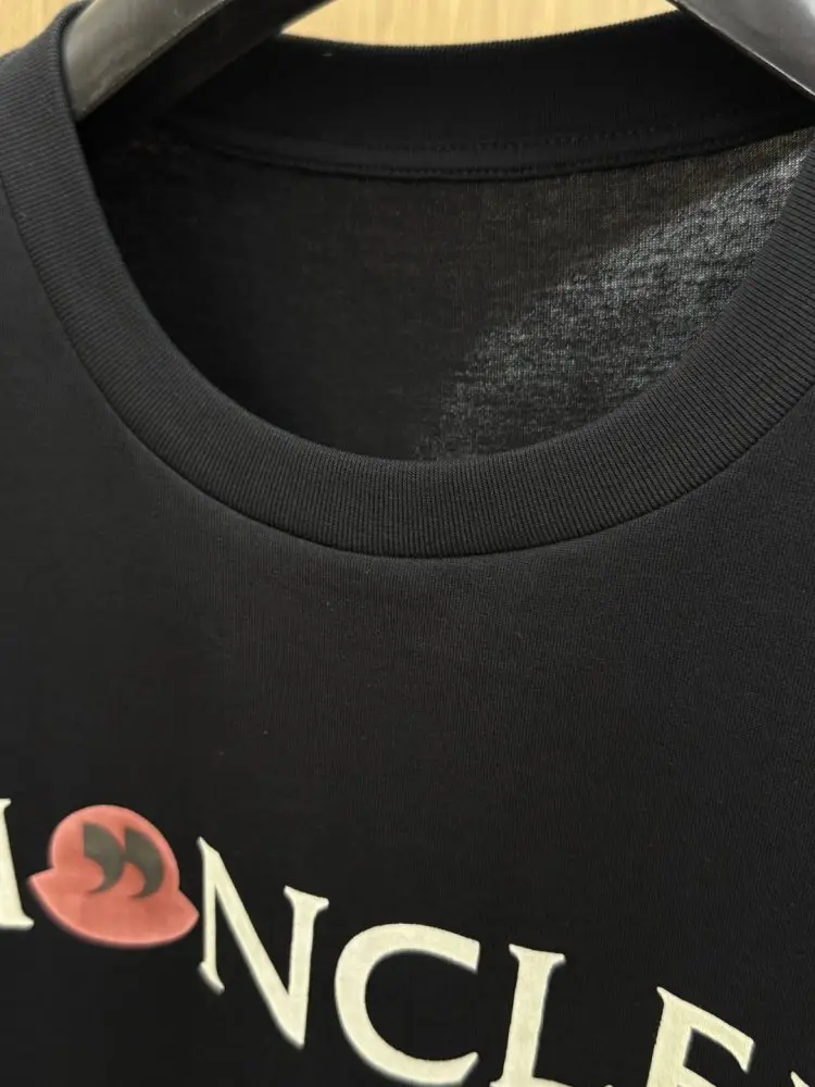 Moncler T-shirt men's — Photo 4
