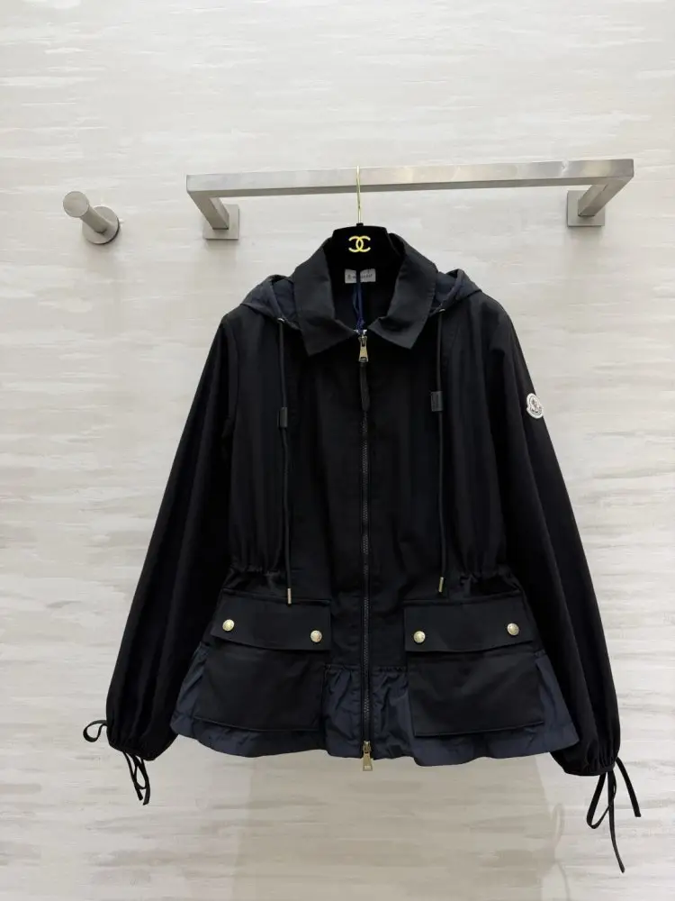 Moncler — Trench from collar and hood