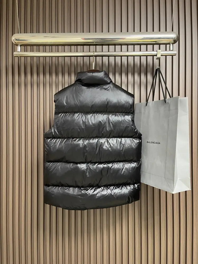 Moncler Жилетка мужская — Фото 2