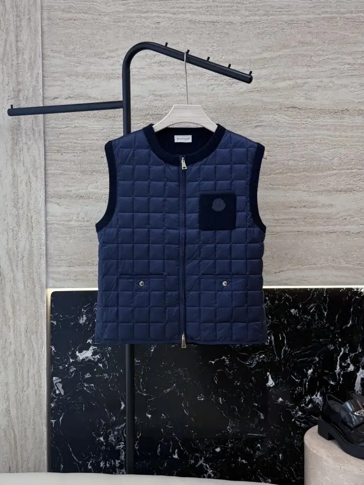Moncler — Жилетка на пуху жіноча