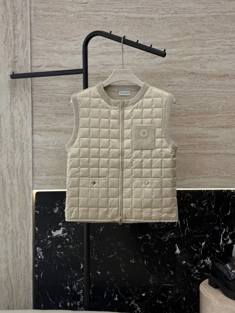 Moncler — Жилетка на пуху жіноча