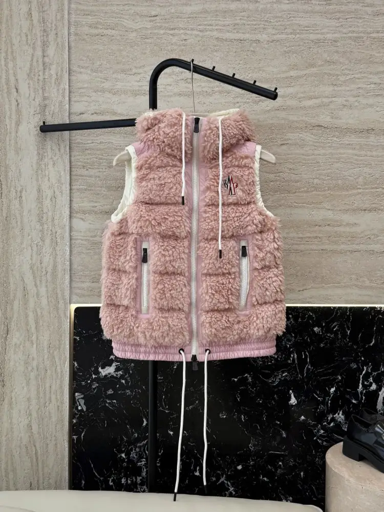 Moncler — Жилетка на пуху жіноча