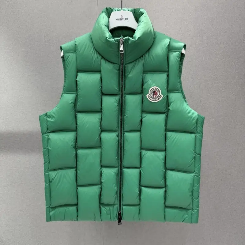 Moncler — Жилетка на пуху женская