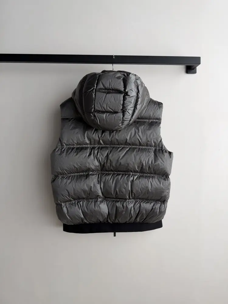 Moncler Жилетка на пуху женская — Фото 2