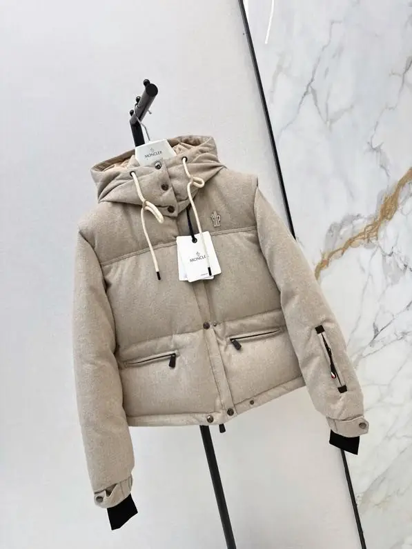 Moncler Жилетка на пуху жіноча — Фото 2