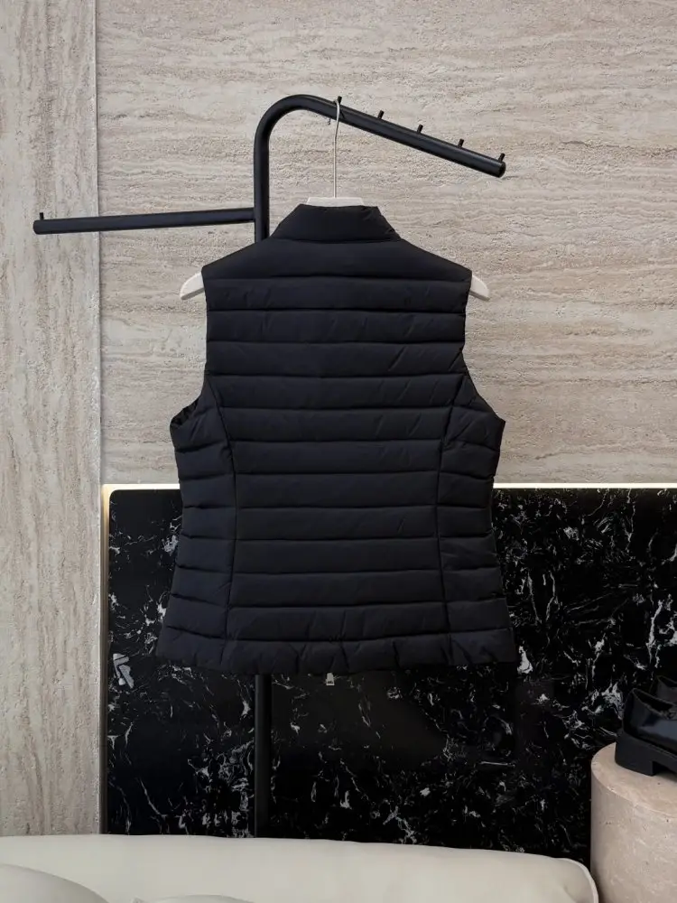 Moncler Жилетка на пуху жіноча — Фото 2