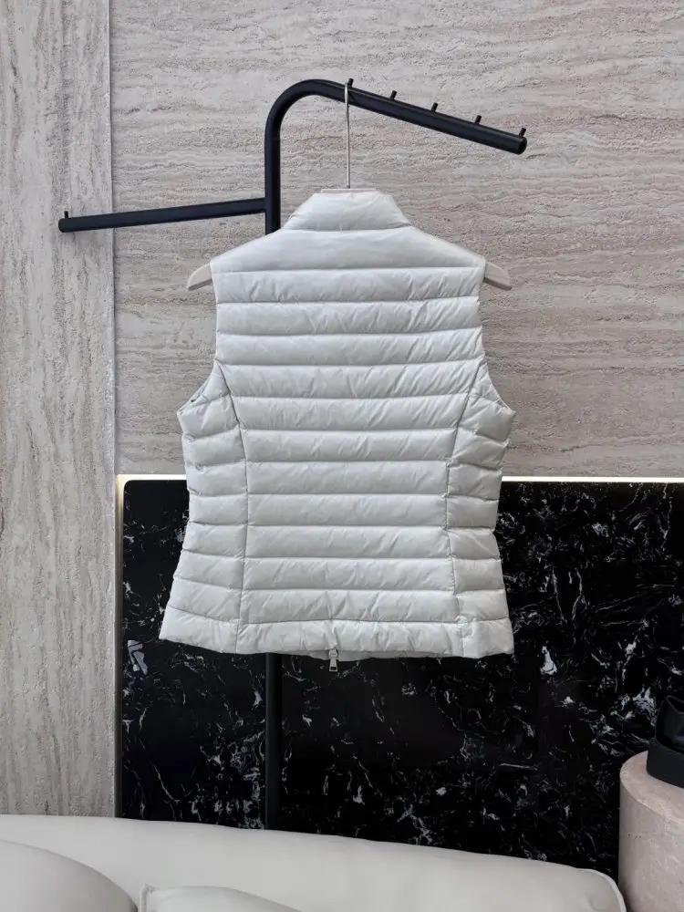 Moncler Жилетка на пуху женская — Фото 2