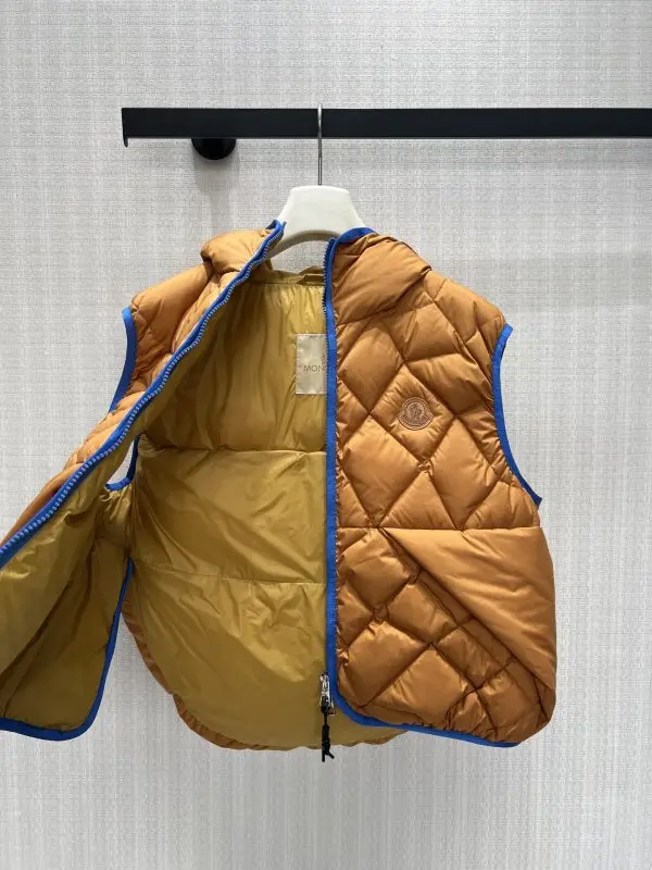 Moncler Vest on feathers women's — Photo 2