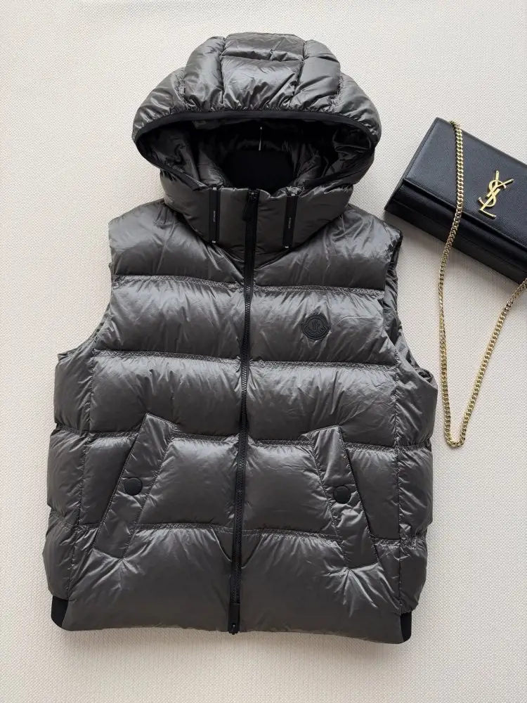 Moncler Жилетка на пуху женская — Фото 3