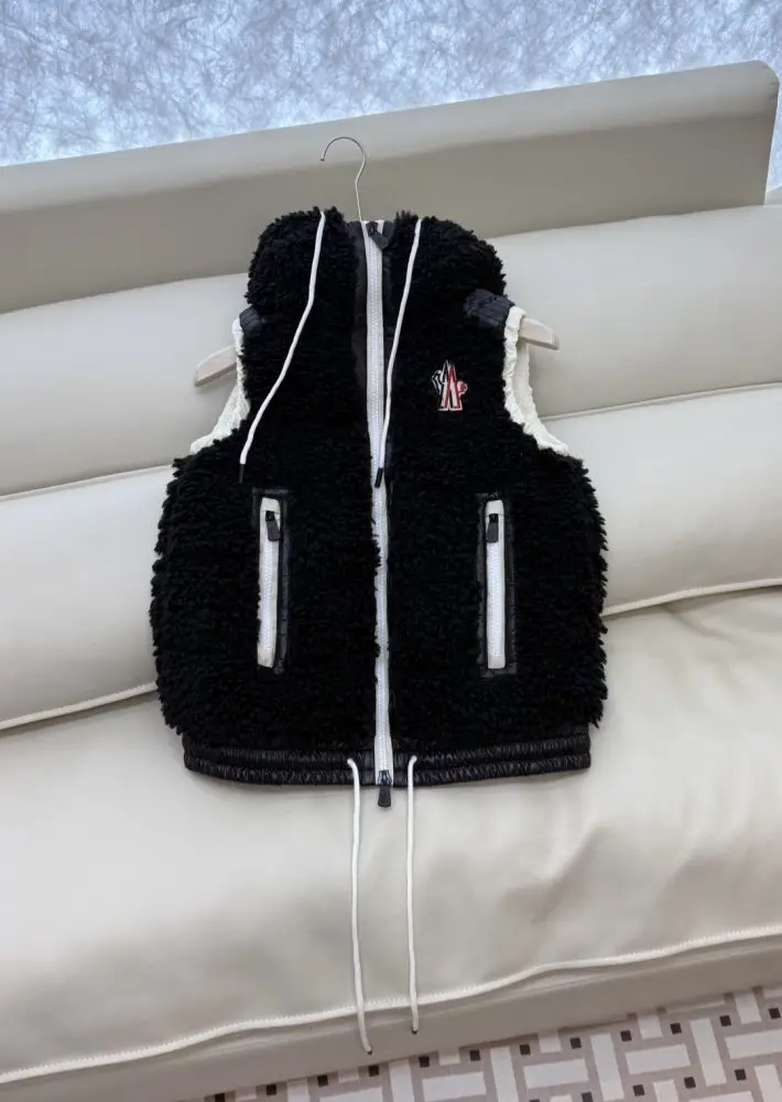 Moncler Жилетка на пуху жіноча — Фото 3