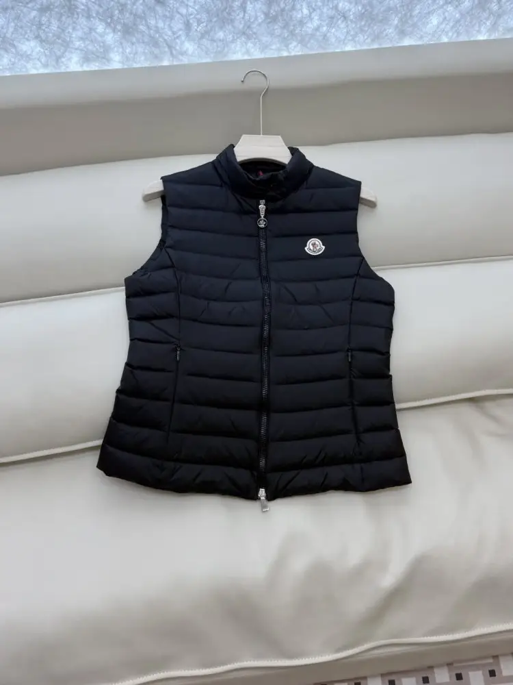 Moncler Жилетка на пуху жіноча — Фото 3