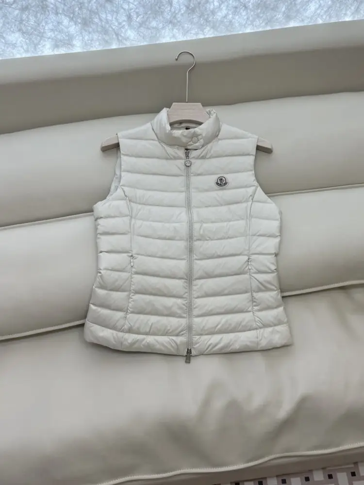 Moncler Жилетка на пуху женская — Фото 3