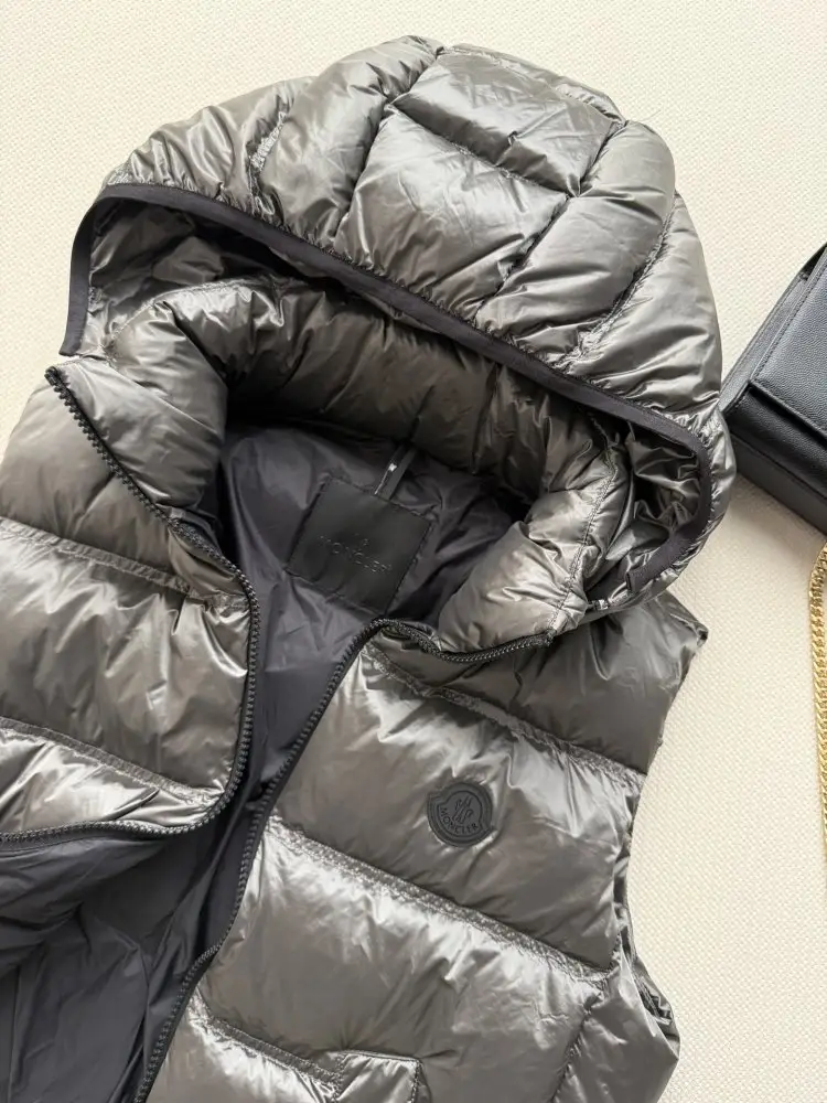 Moncler Жилетка на пуху женская — Фото 4