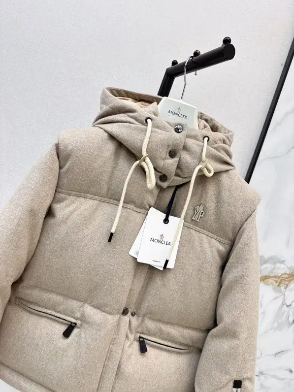 Moncler Жилетка на пуху жіноча — Фото 4