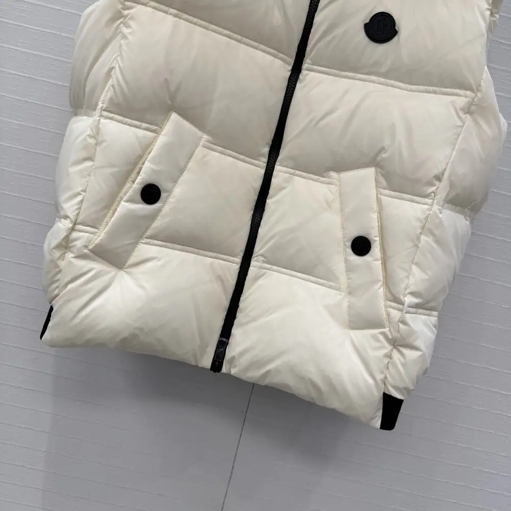 Moncler Жилетка на пуху жіноча — Фото 4