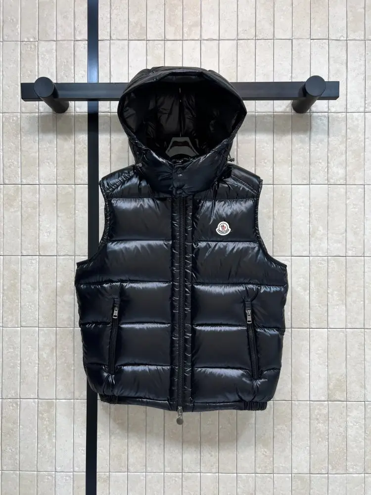 Moncler — Жилетка женская