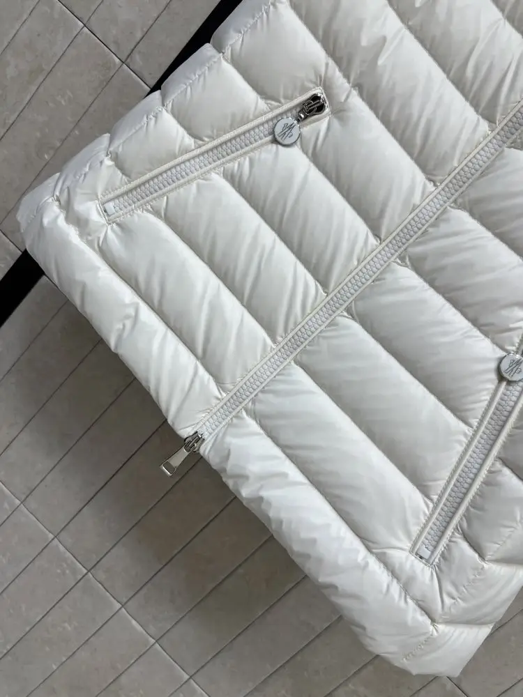 Moncler Vest women's — Photo 3