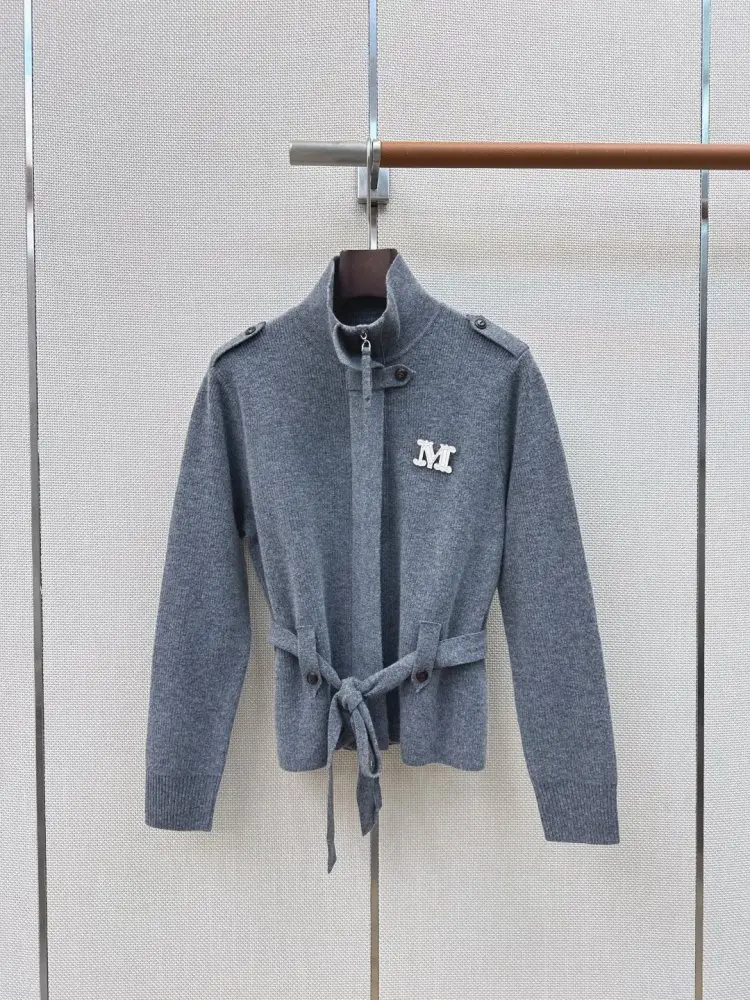 Moncler — Woolen cardigan-rack from brooch