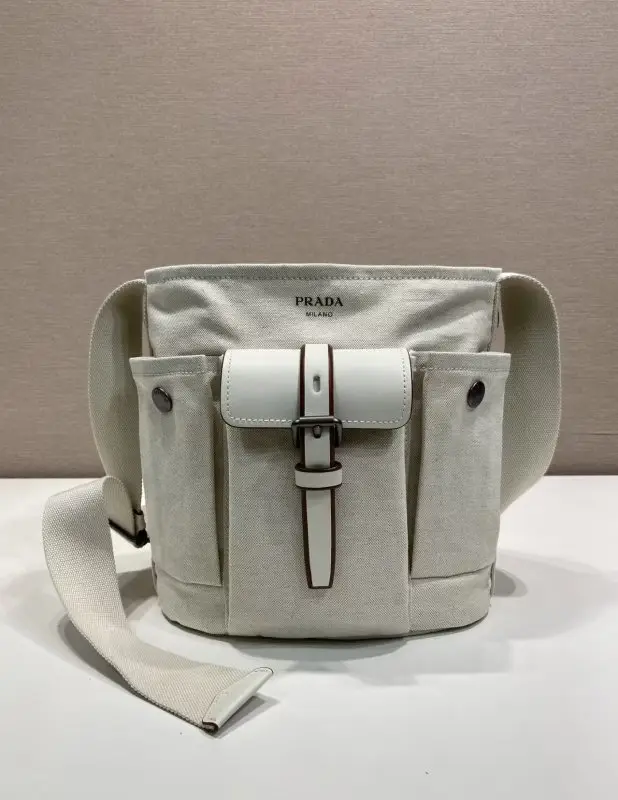 Prada — Сумка через плече 23 см