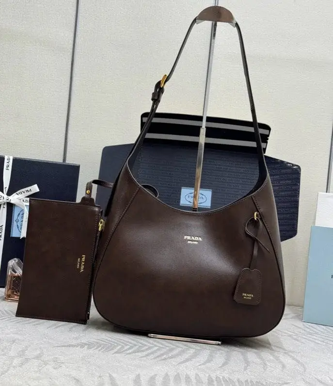 Prada A bag Cleo Tote 33 cm 1BC300 — Photo 2