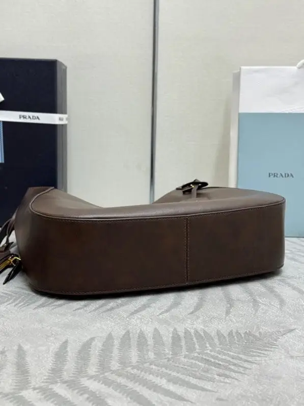 Prada A bag Cleo Tote 33 cm 1BC300 — Photo 3