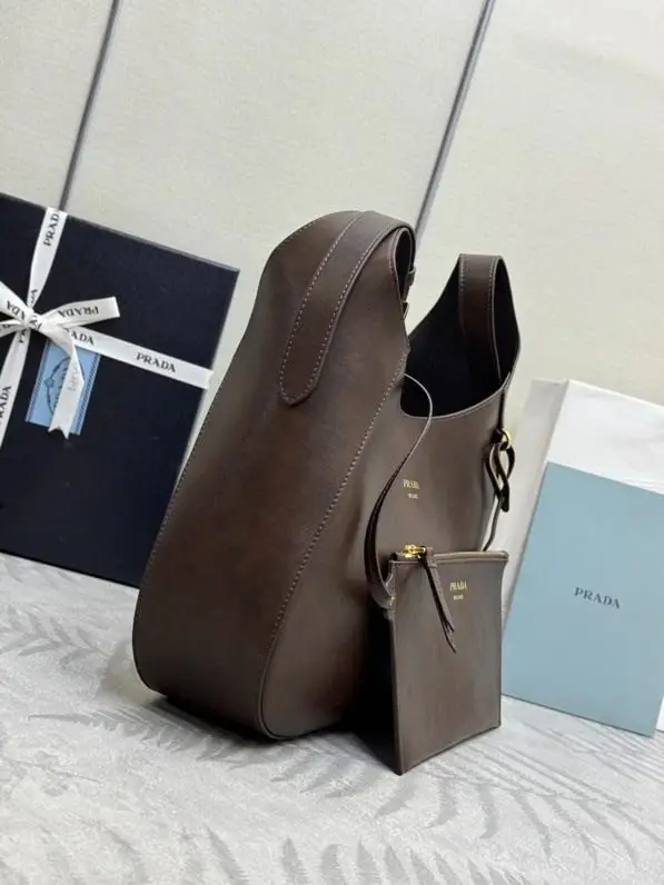 Prada A bag Cleo Tote 33 cm 1BC300 — Photo 5