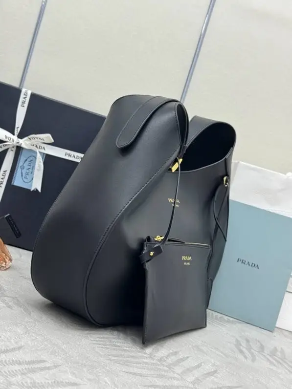 Prada Сумка Cleo Tote 40 см 1BC300 — Фото 2