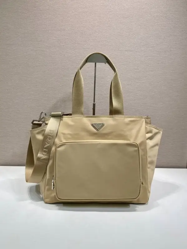 Prada A bag for подгузников Re-Nylon 35 cm 1BG102 — Photo 2