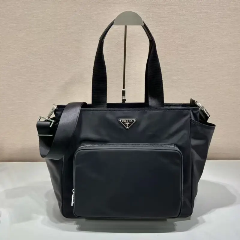 Prada Сумка для подгузников Re-Nylon 35 см 1BG102 — Фото 2