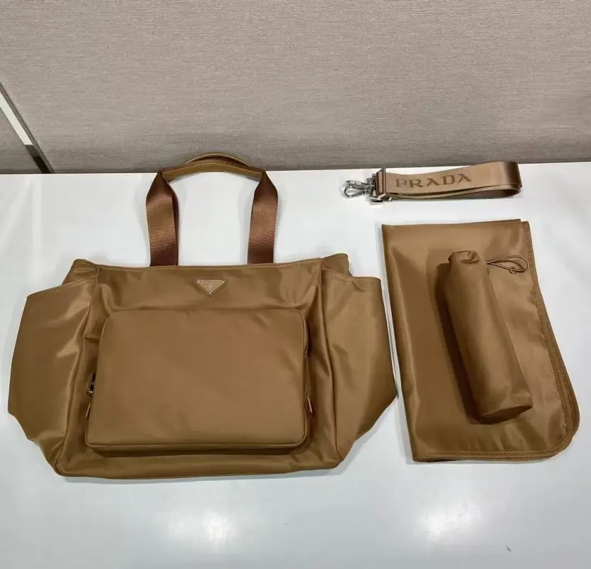 Prada Сумка для подгузников Re-Nylon 35 см 1BG102 — Фото 3