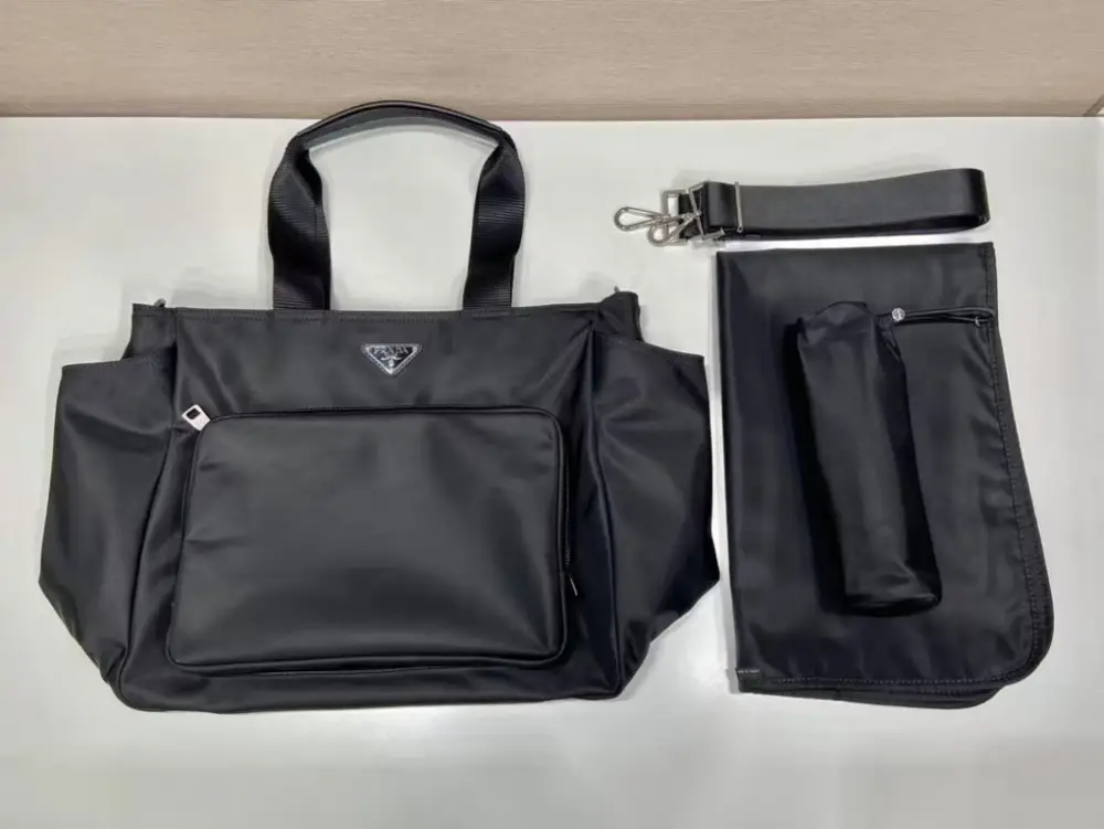 Prada Сумка для подгузников Re-Nylon 35 см 1BG102 — Фото 3