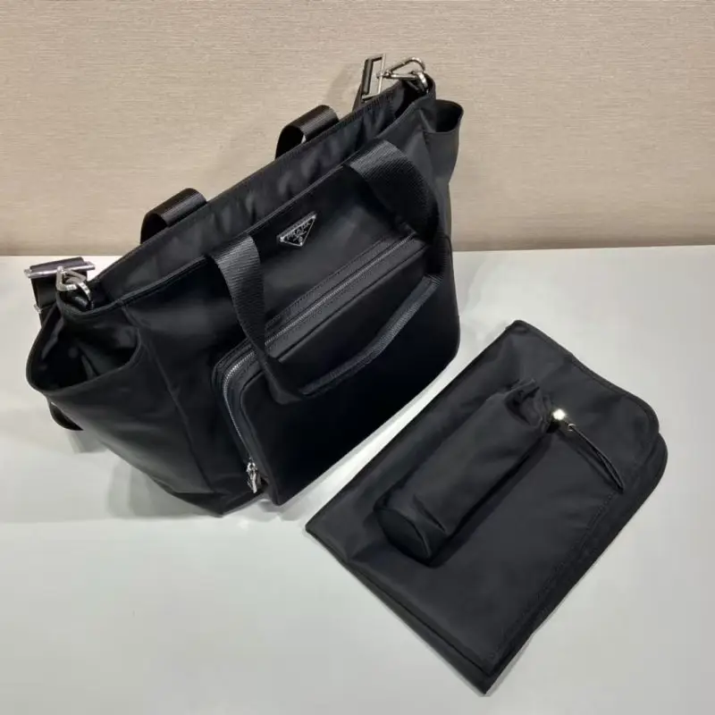 Prada Сумка для подгузников Re-Nylon 35 см 1BG102 — Фото 4