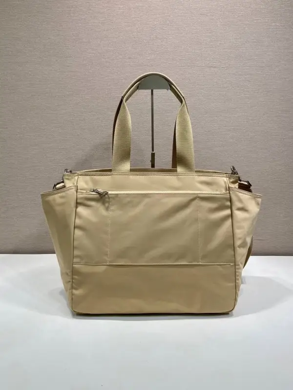 Prada A bag for подгузников Re-Nylon 35 cm 1BG102 — Photo 5