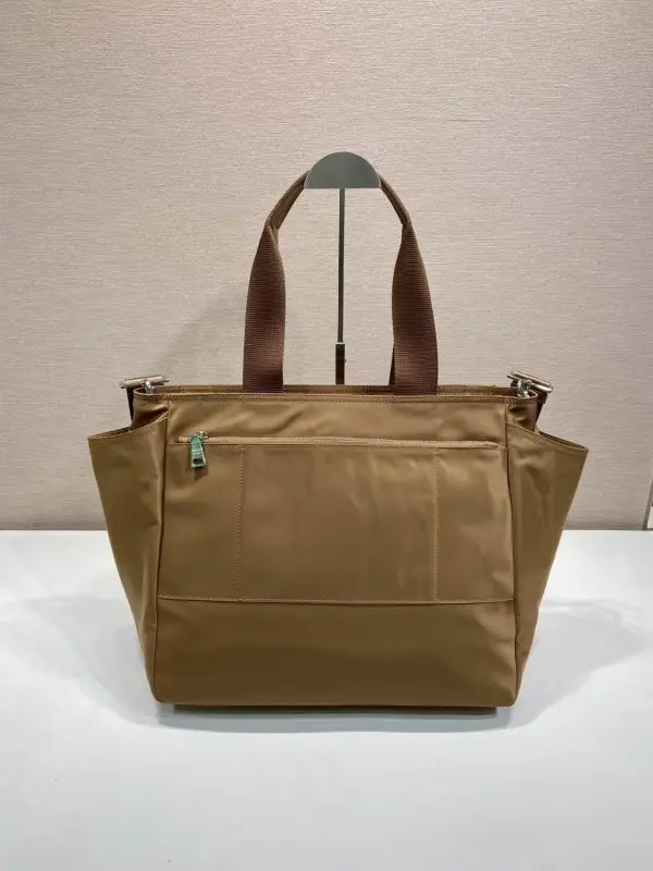 Prada Сумка для подгузников Re-Nylon 35 см 1BG102 — Фото 5