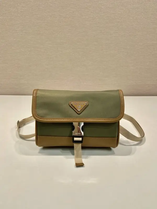Prada — Сумка мессенджер 18 см 2ZH108