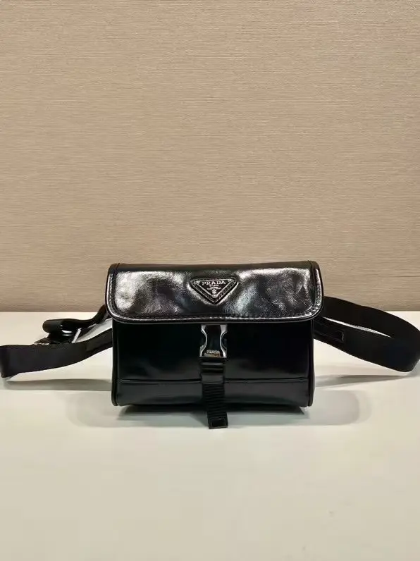 Prada — Сумка месенджер 18 см 2ZH108