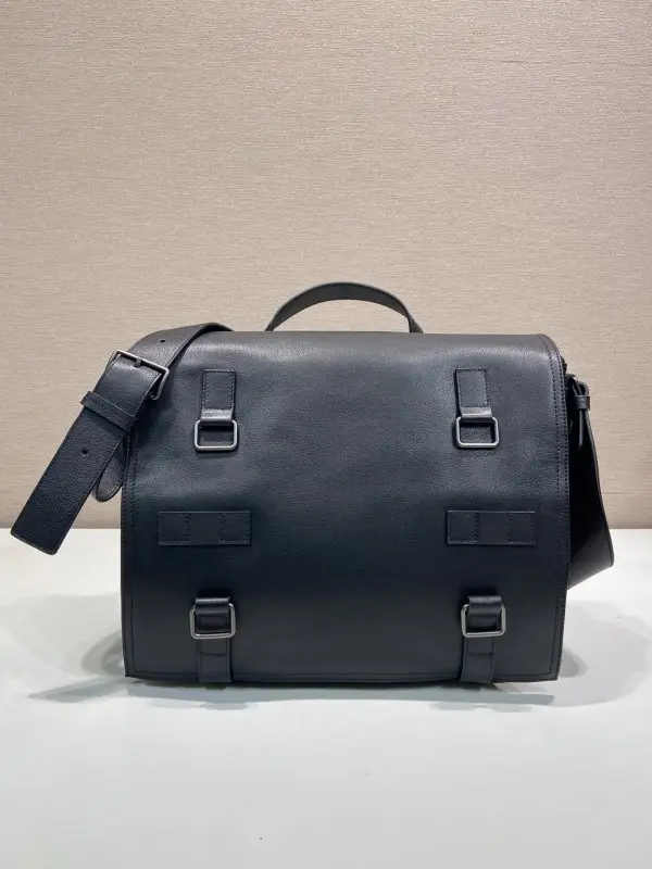 Prada — Сумка месенджер 34 см 2VD085 шкіряна