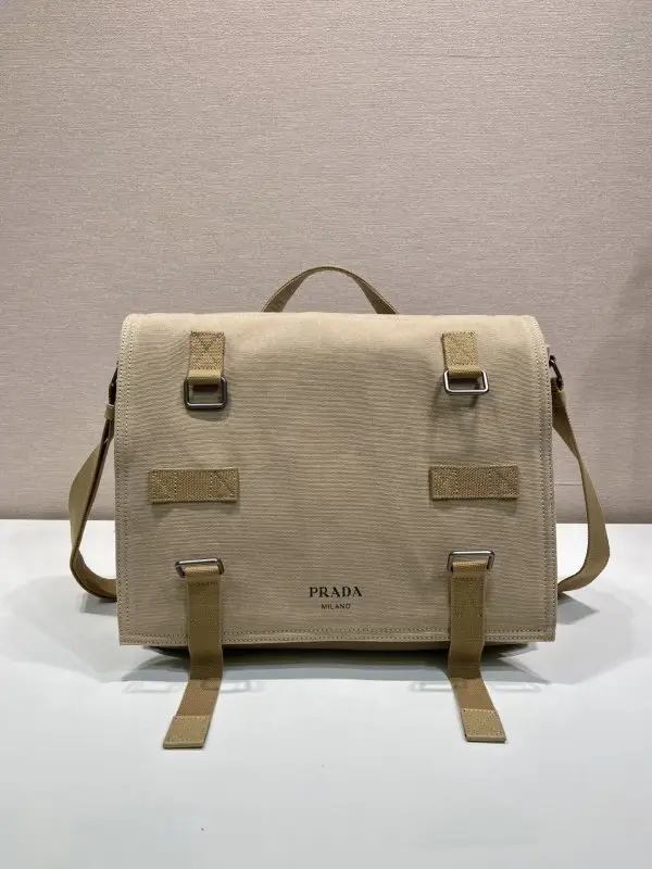 Prada — Сумка месенджер 34 см 2VD085